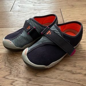 Plae Cam single velcro shoe